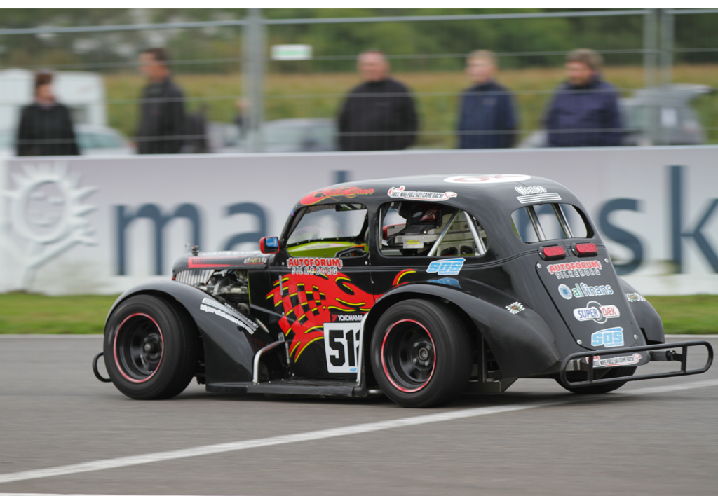 Det var kun bagenden af Kevins Legend Car konkurrenterne fik at se i weekendens andet løb.
(Foto: Motorsporten.dk)
